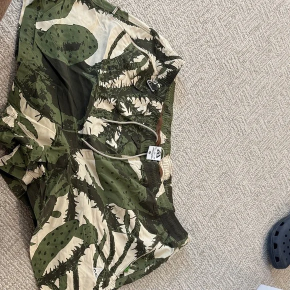 Nike ACG reservoir goat shorts - Picture 2 of 3